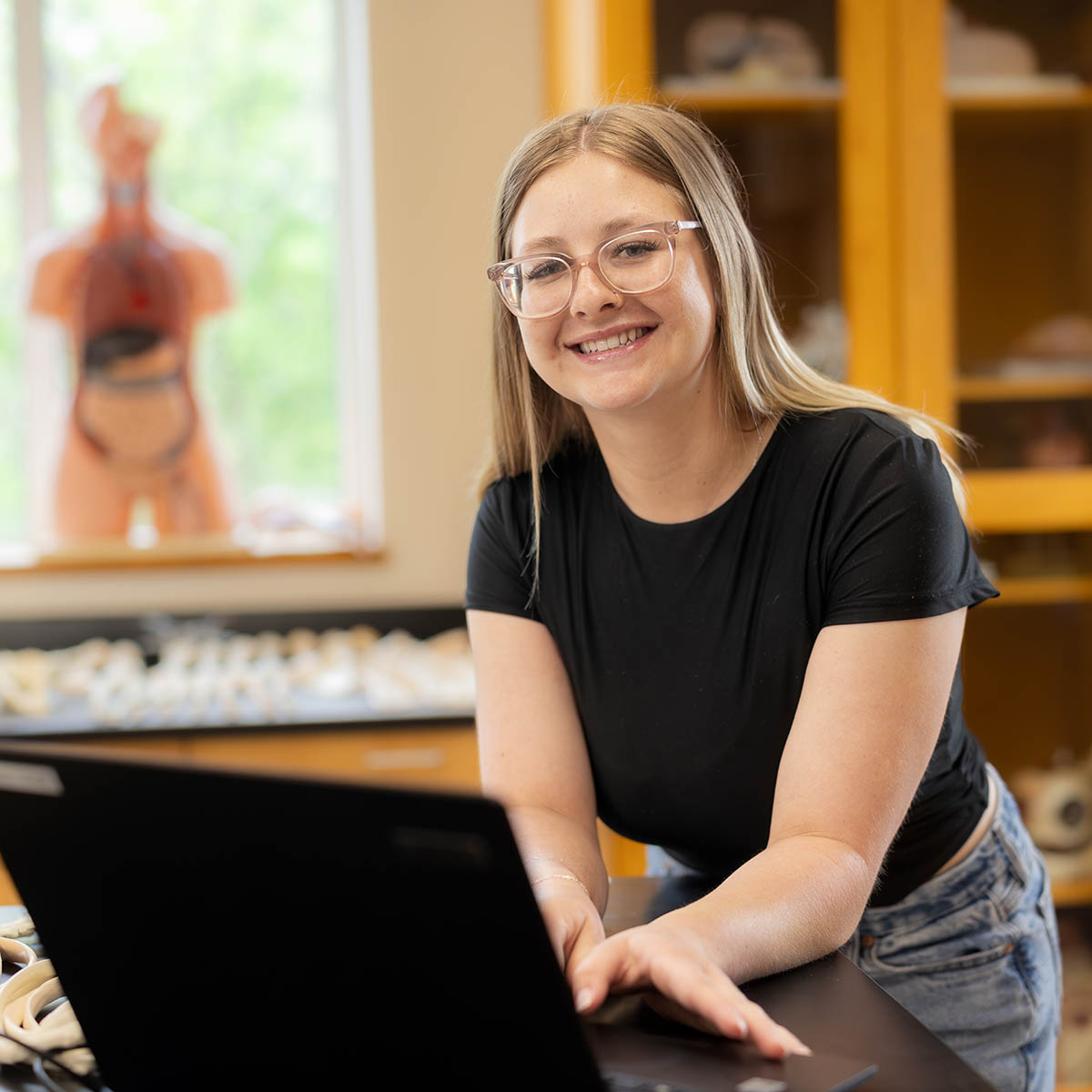 Chatham Biomedical Studies graduate student works in Pittsburgh lab