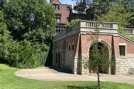 Photo of Mellon Patio surrounded by greenery on Shadyside Campus