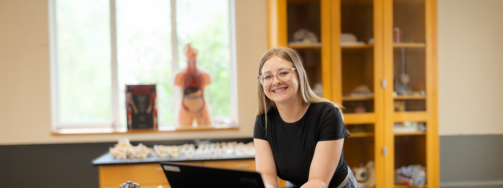 Chatham Biomedical Studies graduate student works in Pittsburgh lab