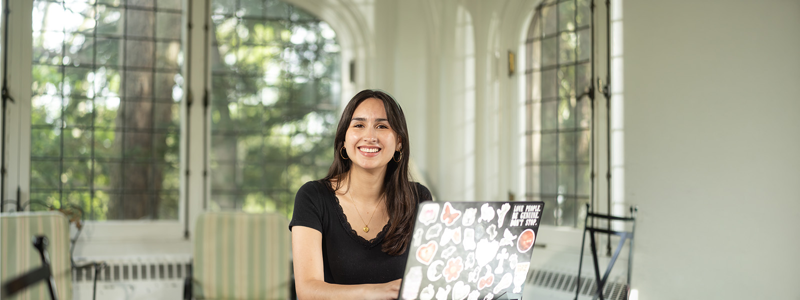 Chatham MBA student working on Pittsburgh Shadyside Campus